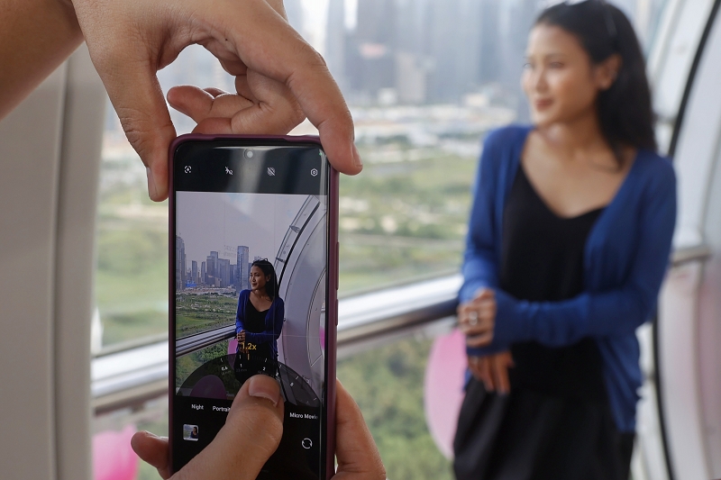 vivo V60 resmi meluncur di Indonesia: Smartphone midrange dengan kamera ZEISS super telephoto pertama di Seri V