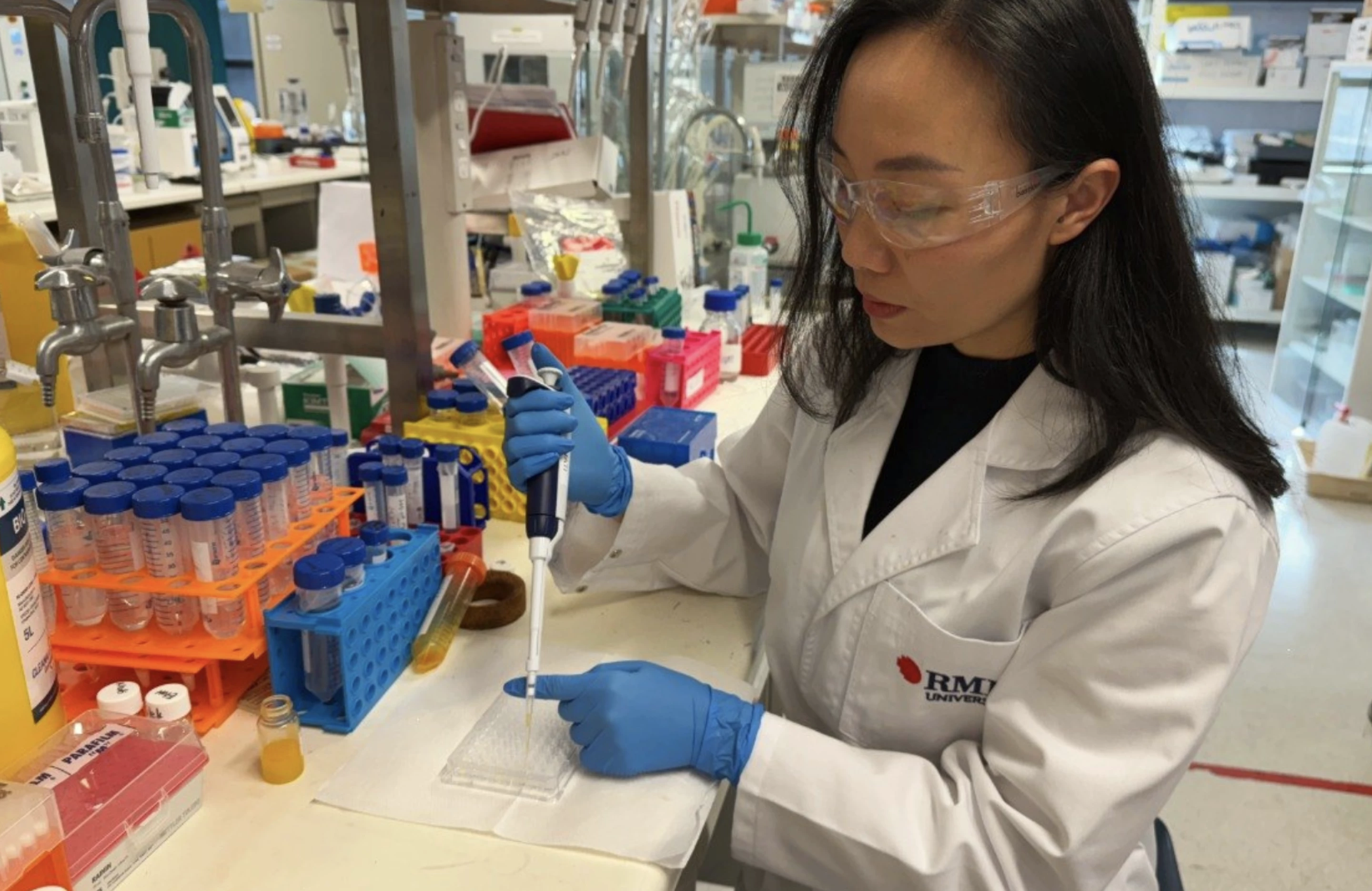 Tetes mata nano-cubosome tanpa suntik untuk degenerasi makula
