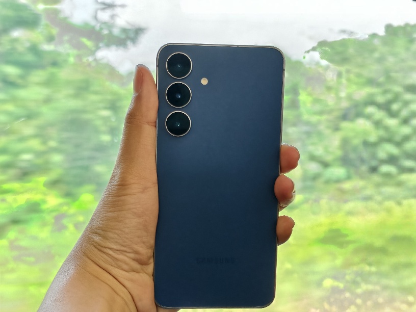 Galaxy S25 FE: Kamera 12MP & AI masterpiece untuk konten estetik