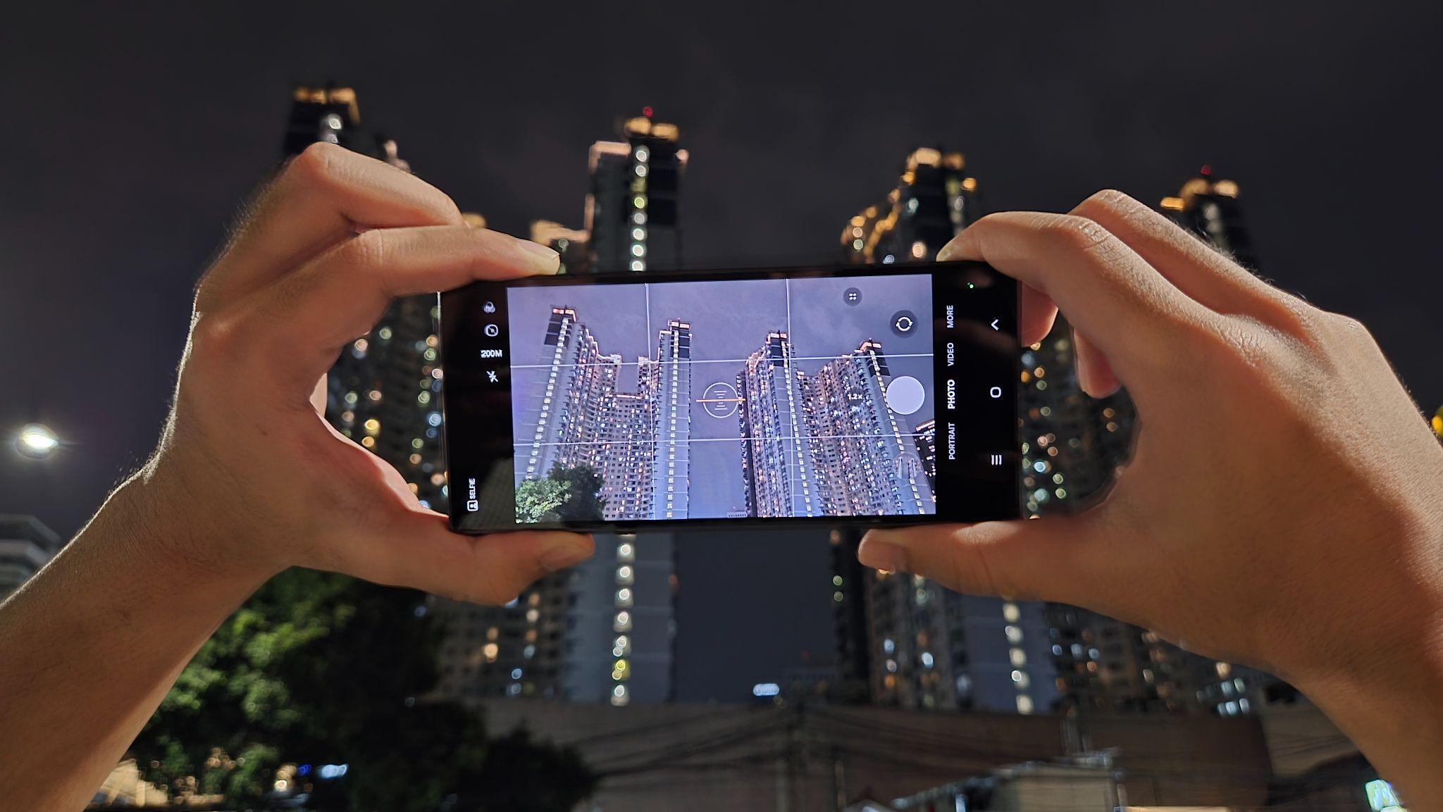 Galaxy Z Fold7: Lipat, jepret, edit profesional