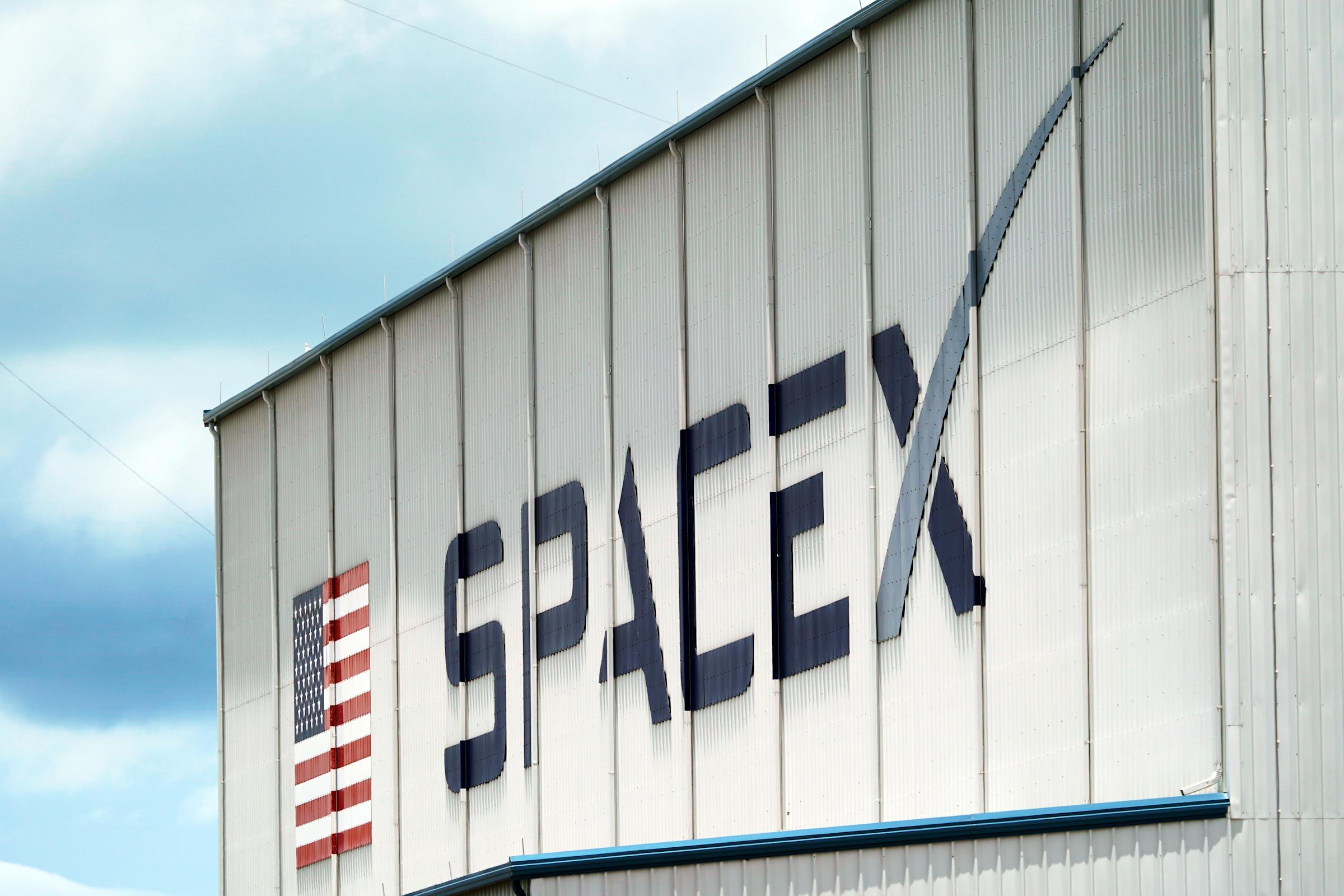 SpaceX ambil alih xAI, taruhan besar Musk di AI
