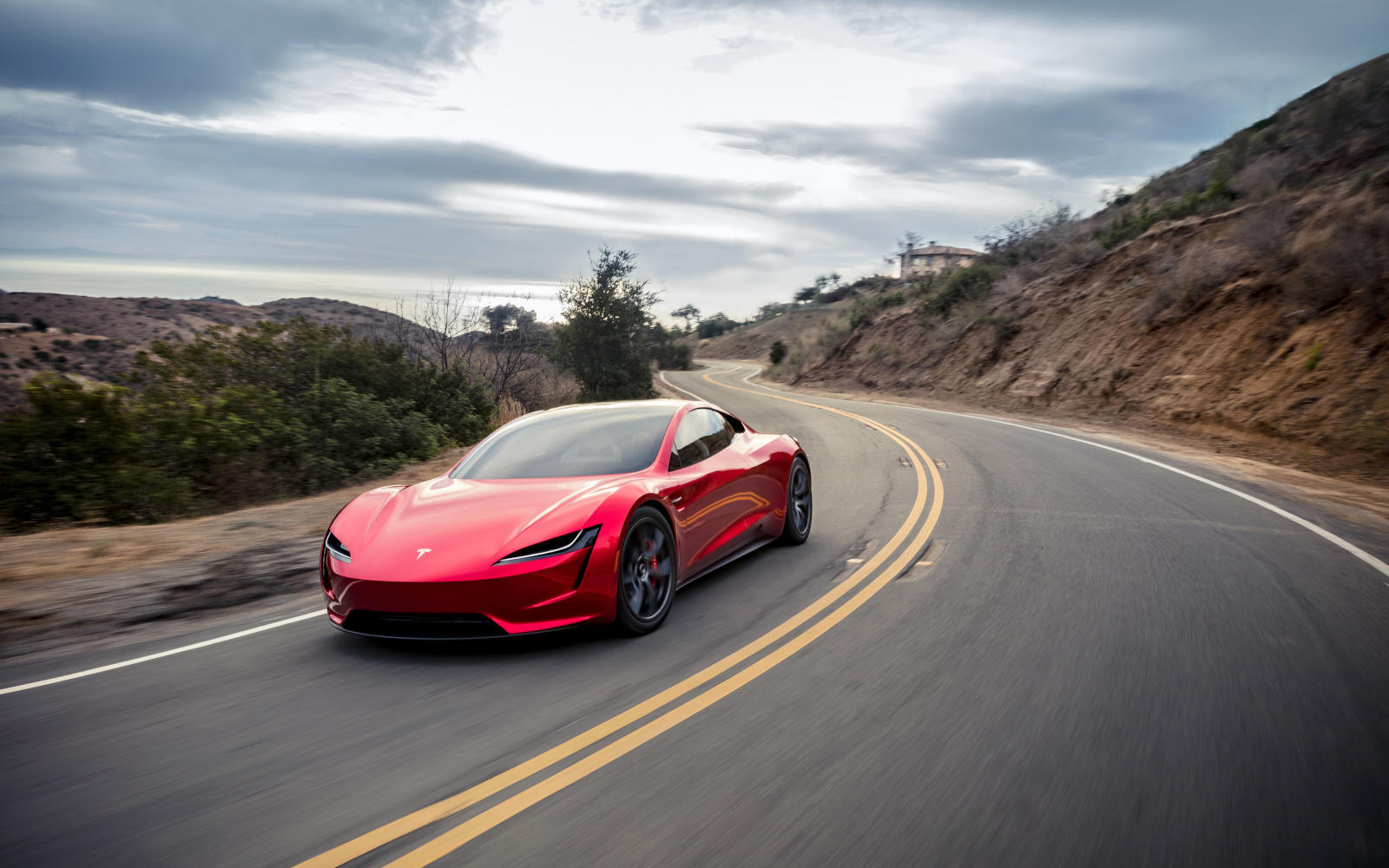 Tesla patenkan teknologi satelit internet tertanam di mobil mereka