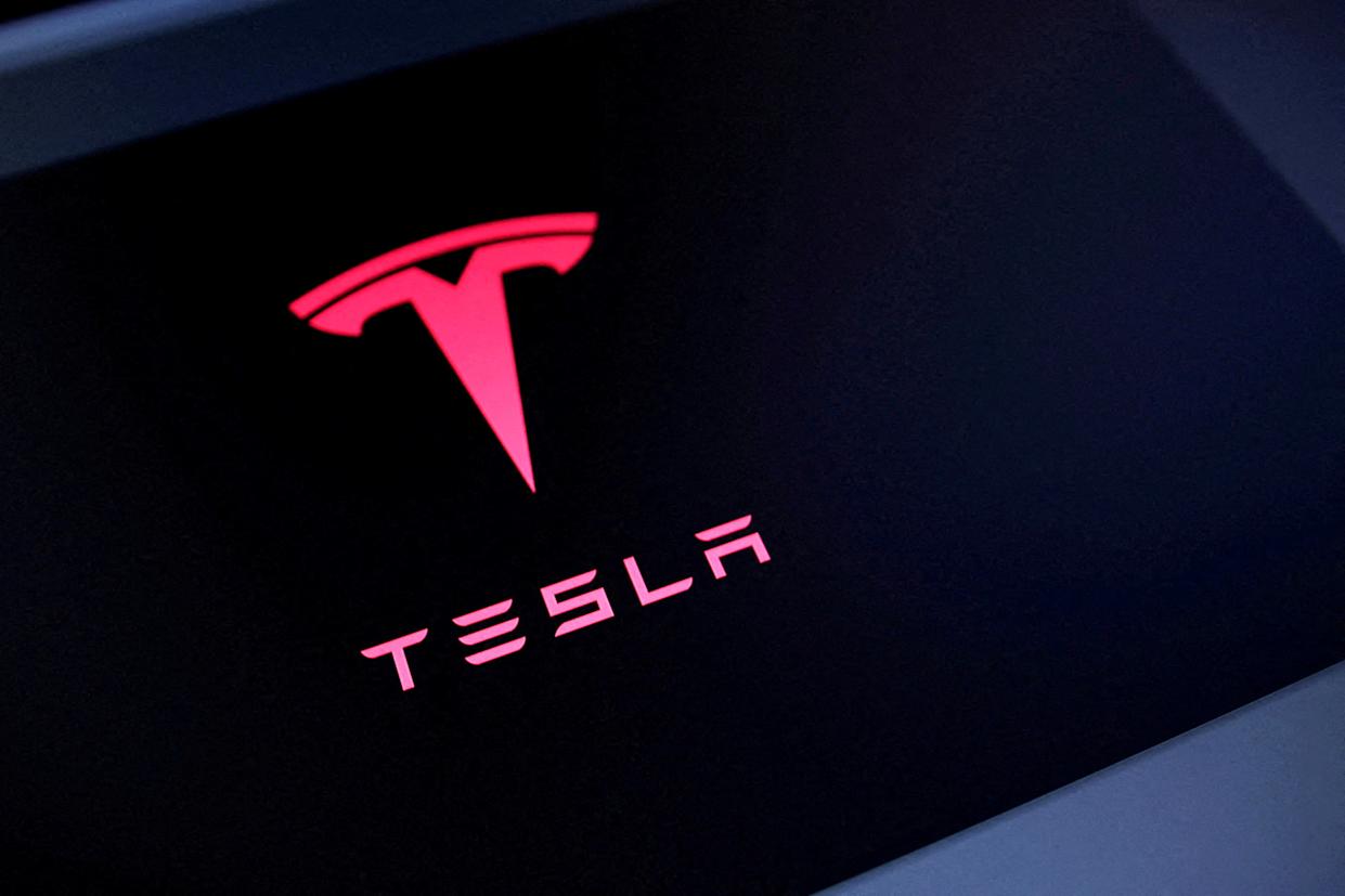 Tesla gugat balik DMV California atas larangan istilah "Autopilot"