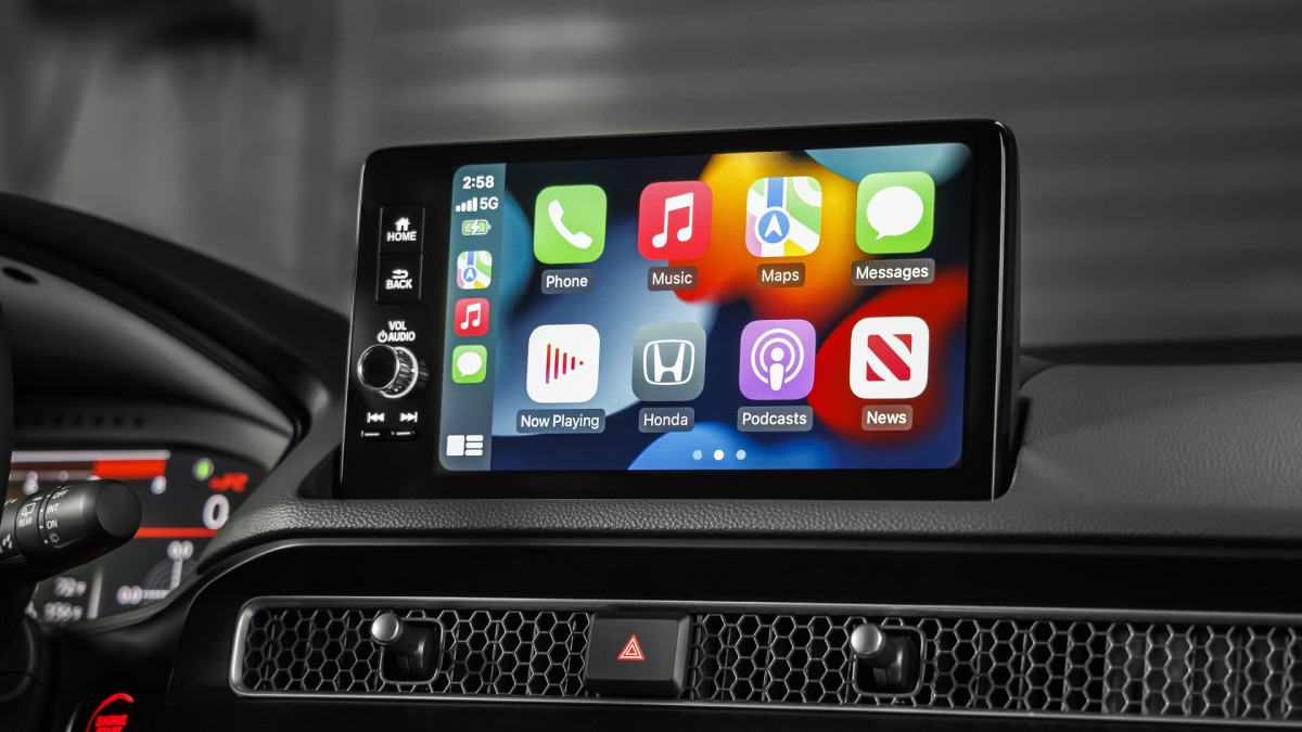 Tesla uji coba Apple CarPlay di mobilnya