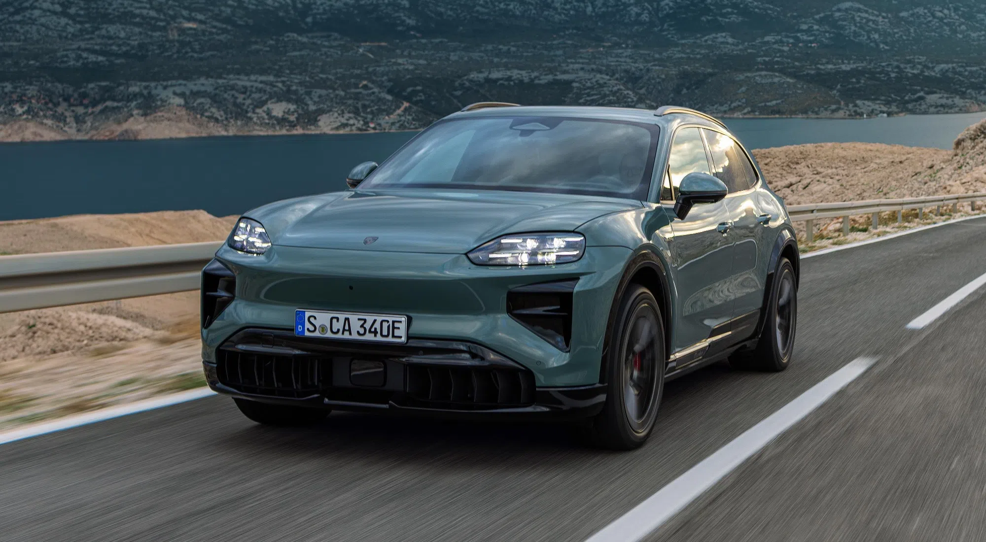 Porsche Cayenne Electic bisa isi baterai secara nirkabel seperti ponsel