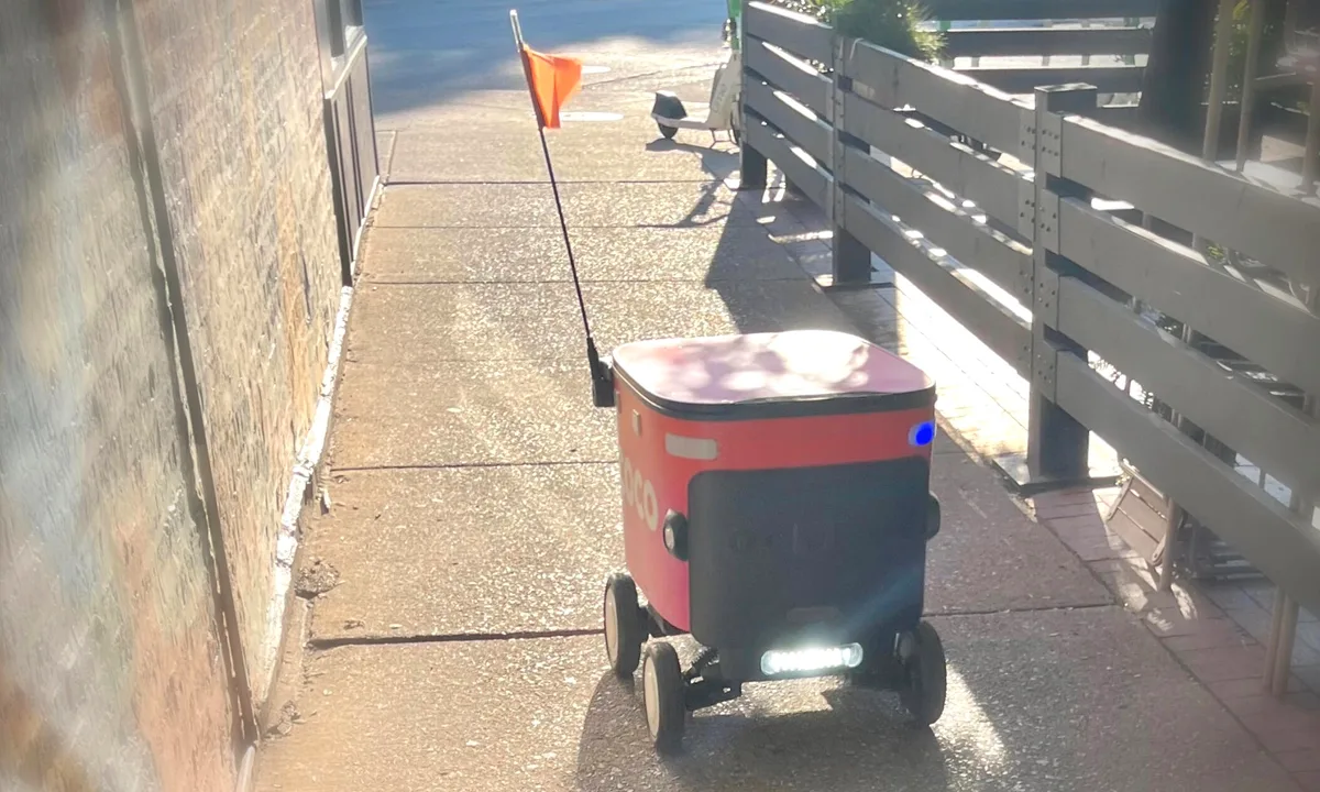 Robot delivery di Chicago dapat petisi untuk berhenti