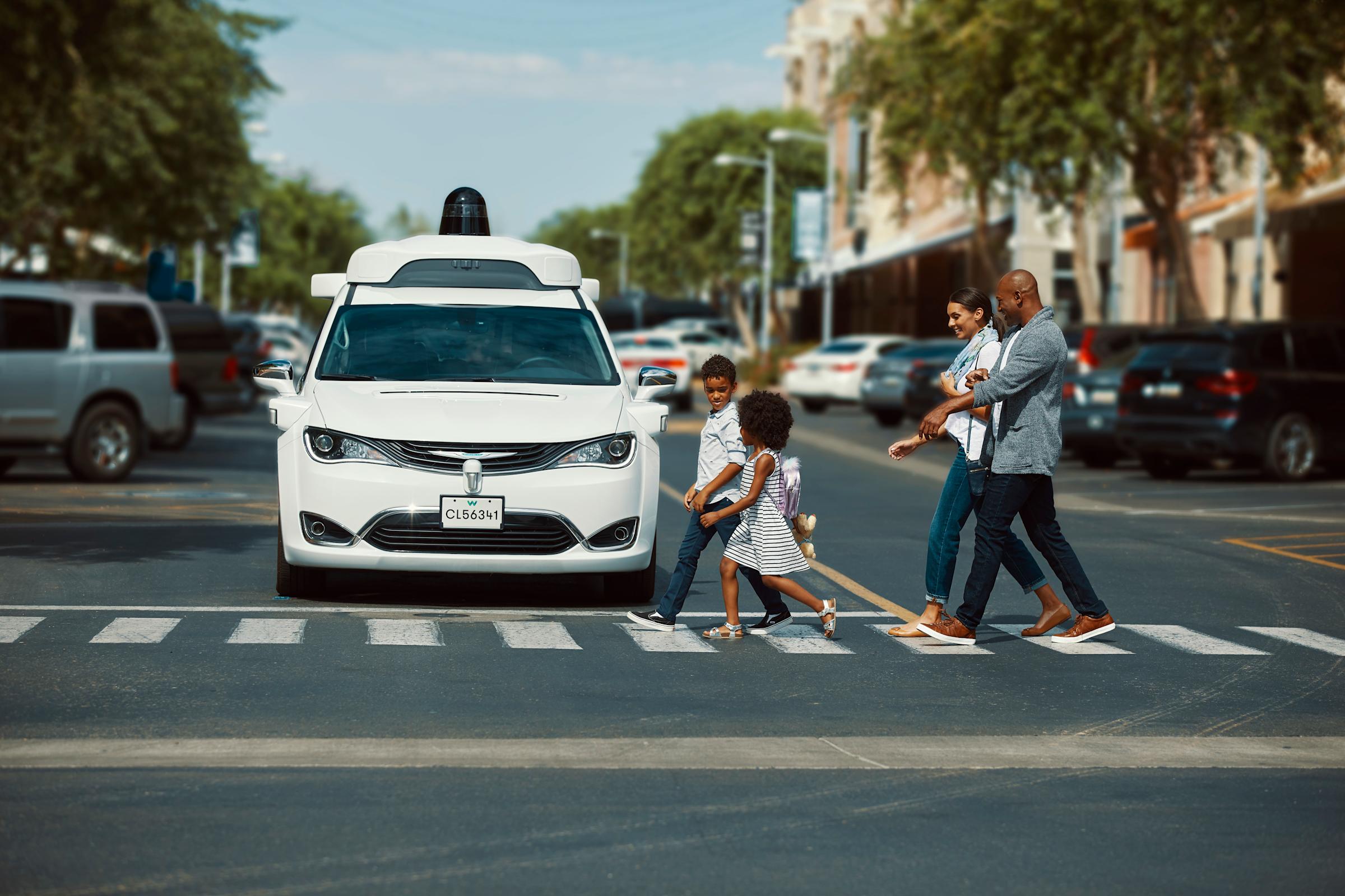 Gagal berhenti lewati bus sekolah, Waymo recall robotaxi