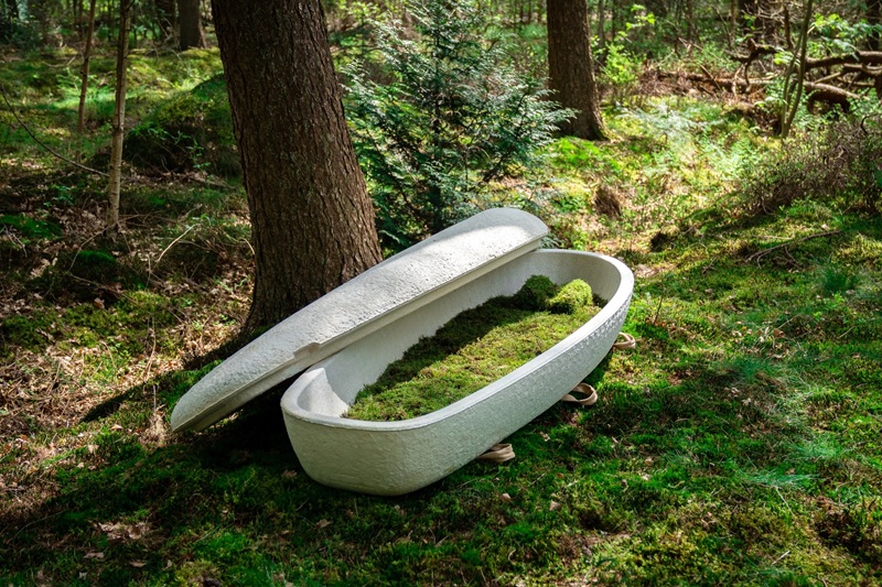 Peti mati biodegradable pertama di dunia terbuat dari jamur