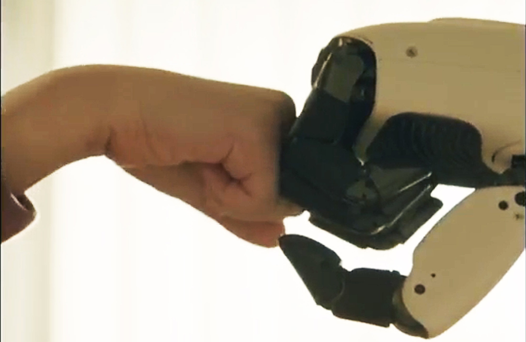 LG kenalkan CLOiD, robot dengan lengan dan jari robotik