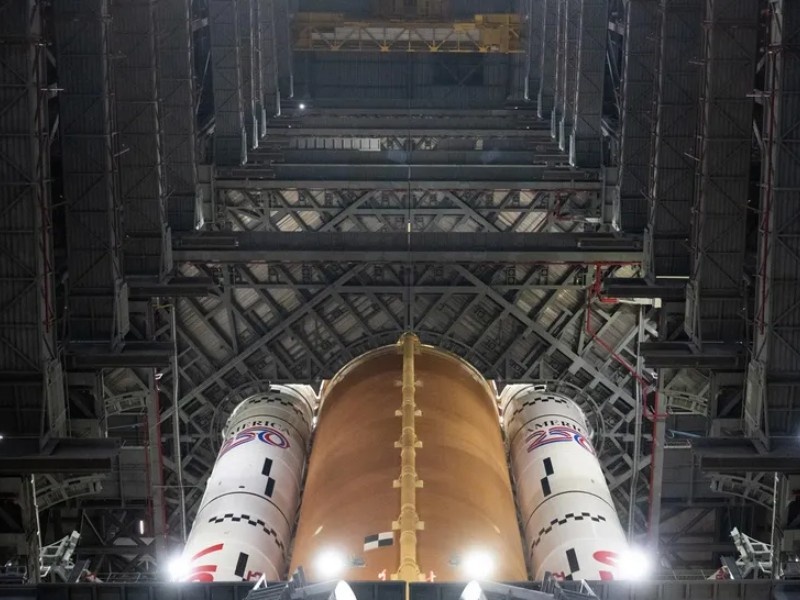 NASA siap pindahkan roket SLS Artemis 2 ke landasan peluncuran