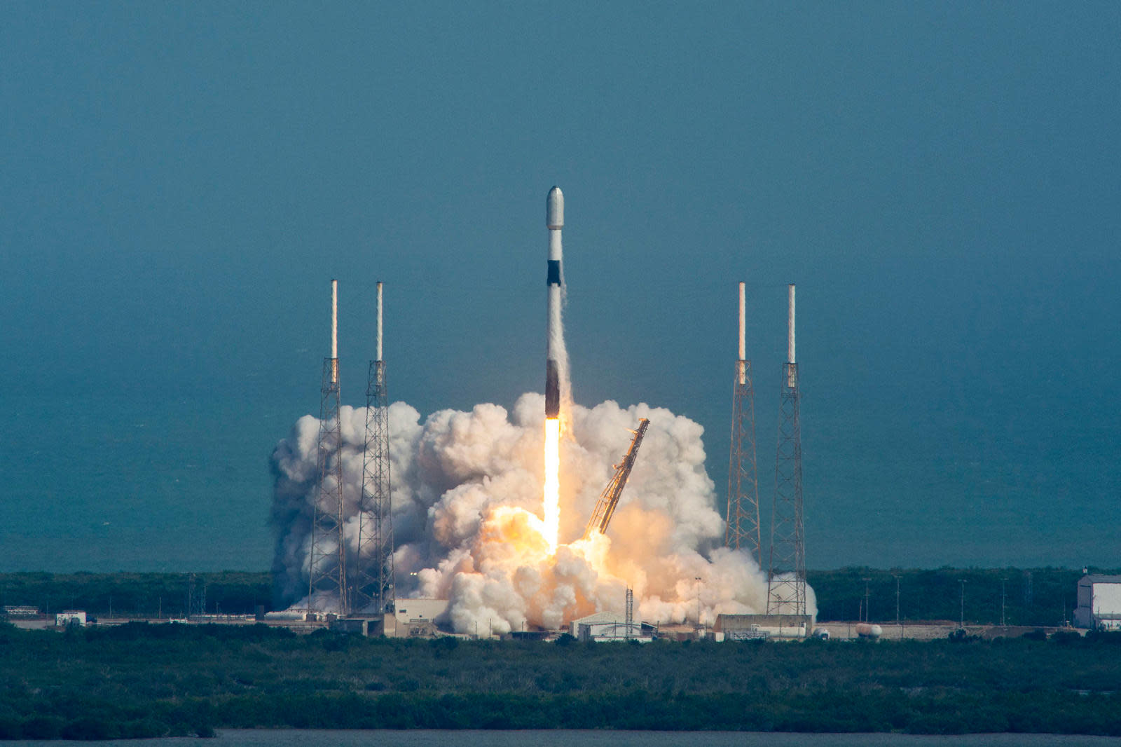 FCC izinkan SpaceX luncurkan 7.500 satelit Starlink Gen2