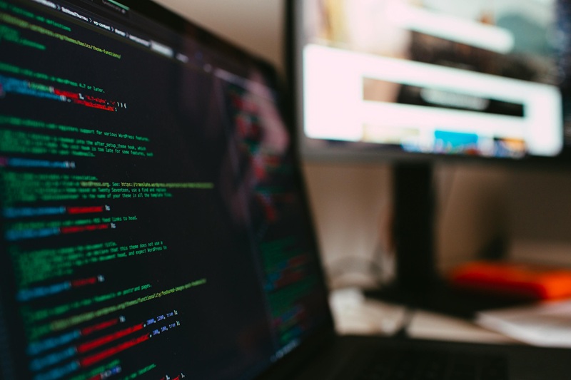Vibe coding: Cara baru membangun aplikasi dengan bimbingan AI, studi kasus Family Financial Tracker
