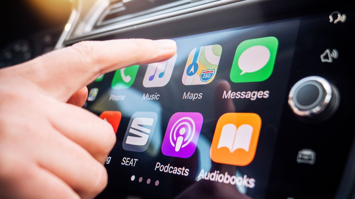 Apple akan integrasikan CarPlay dengan ChatGPT dan Gemini