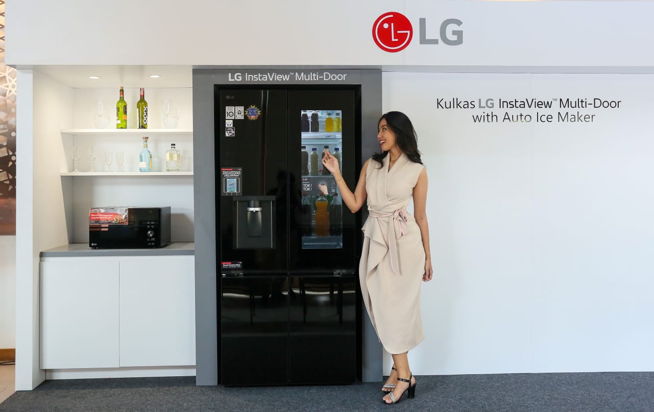 LG rilis kulkas InstaView baru: Bikin es otomatis