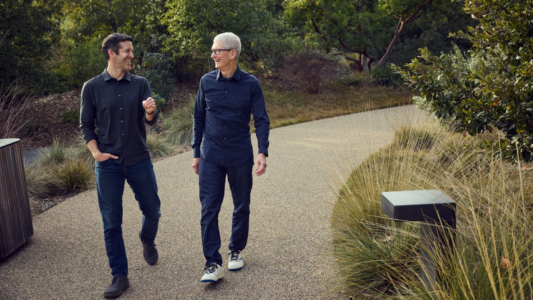 Kiprah John Ternus, bos baru Apple pengganti Tim Cook
