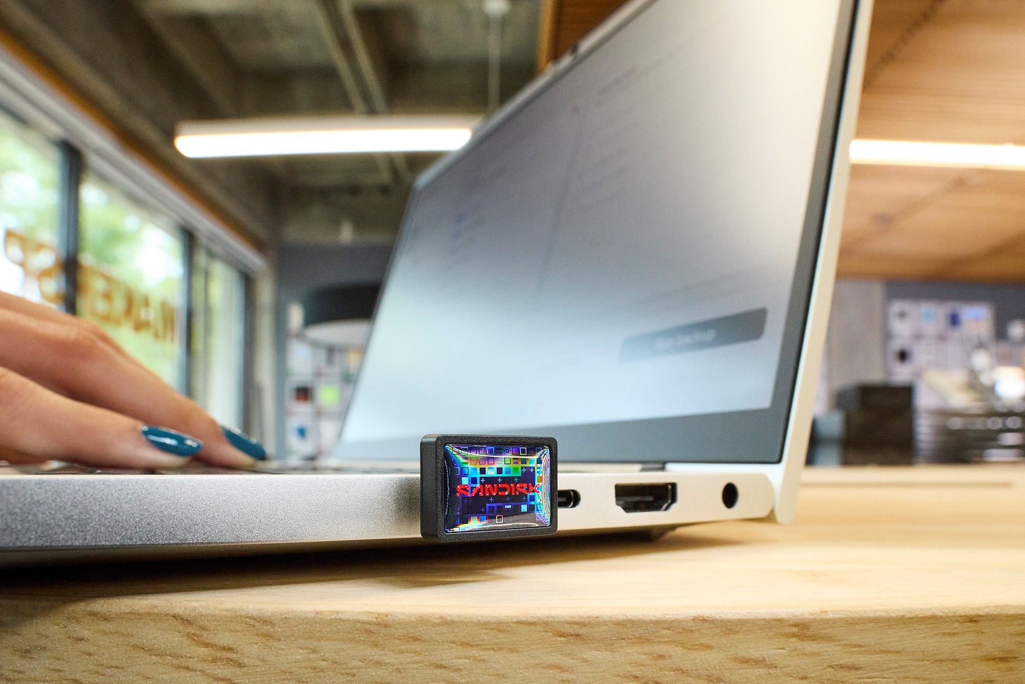 SanDisk rilis flash drive termungil di dunia, cek harga lengkapnya