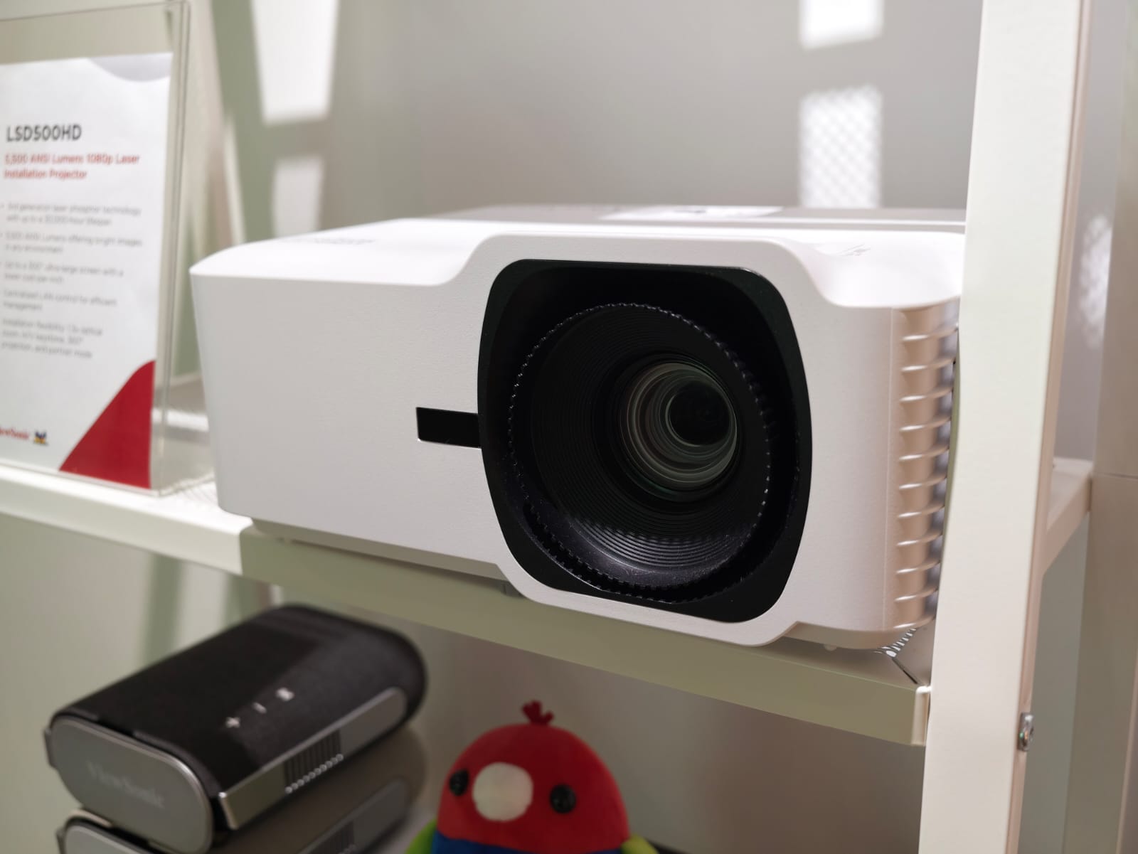 ViewSonic pastikan bawa proyektor LSD500HD ke Indonesi